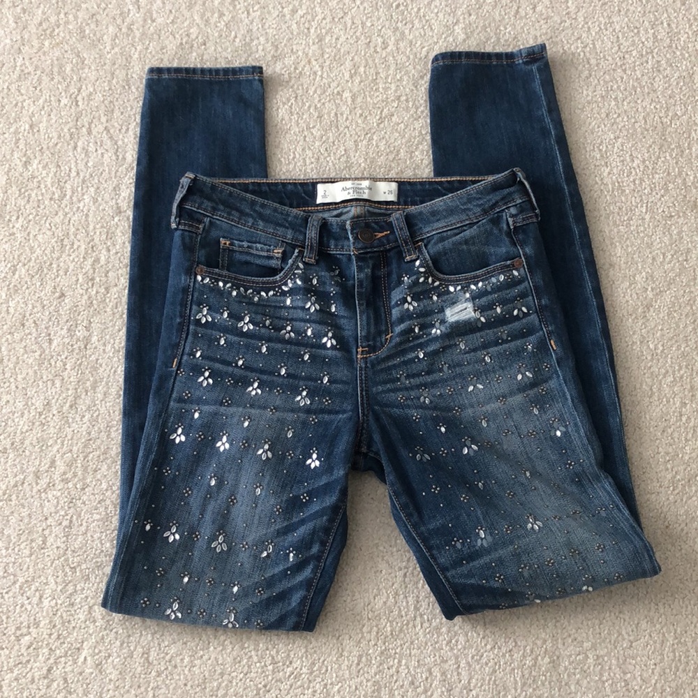 Abercrombie & Fitch Rhinestone Jeans in Size 2 Length 26